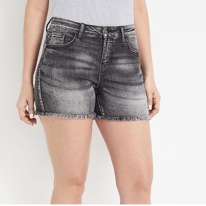 Judy Blue Mid Rise Black Frayed Hem 4 in Denim Shorts Size XL